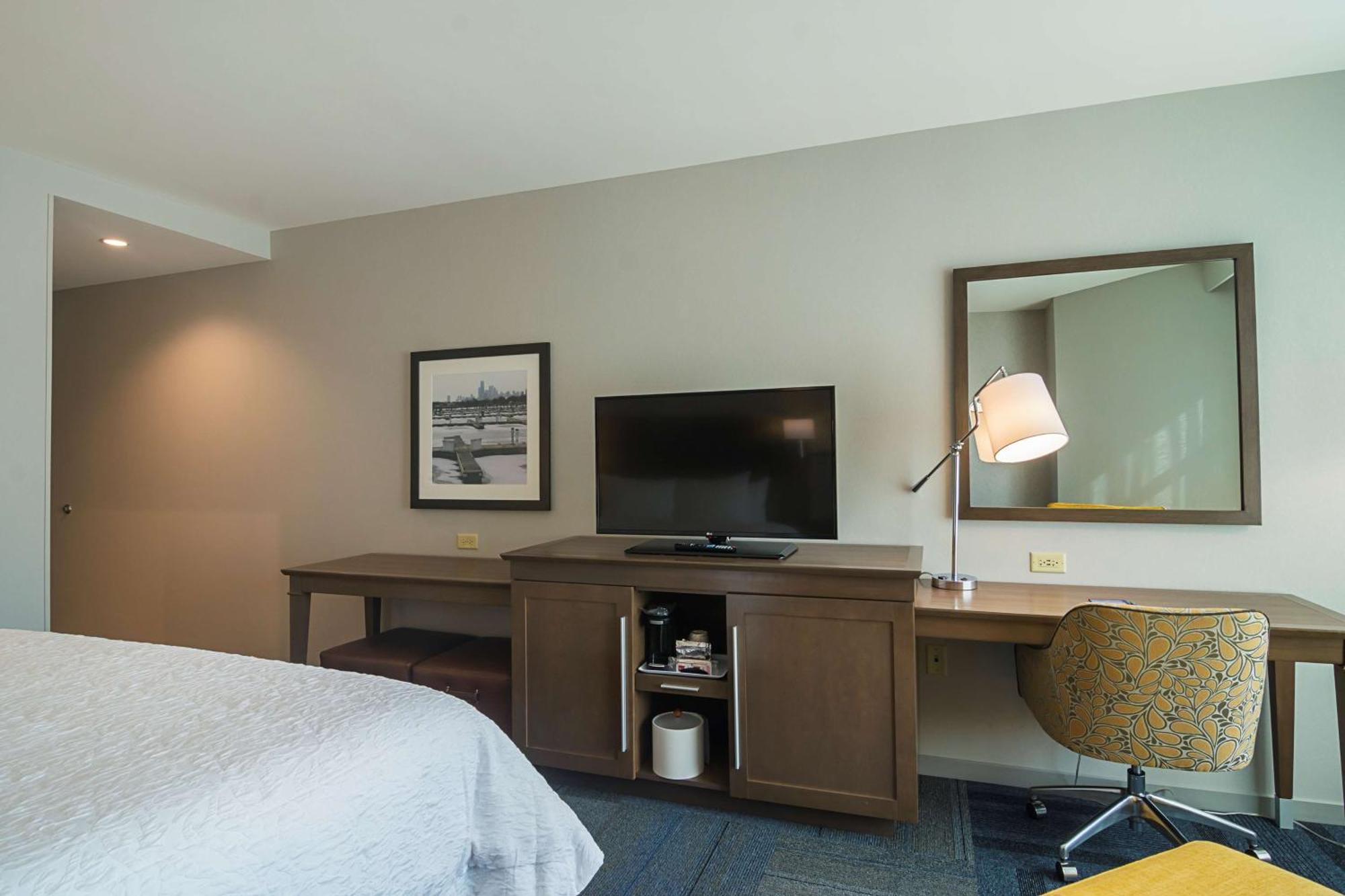 Hampton Inn Chicago North-Loyola Station, Il Exteriör bild